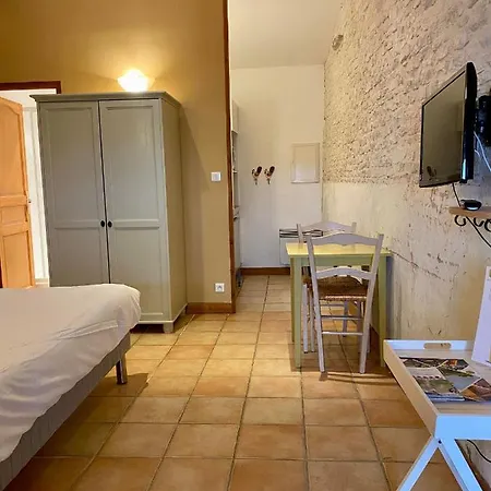 Domaine De La Laigne - * Asnieres-la-Giraud