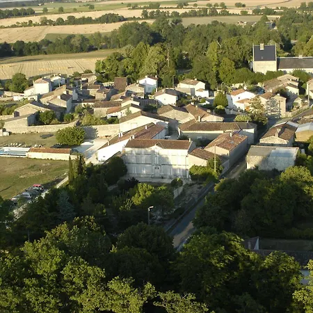 Domaine De La Laigne - * Asnieres-la-Giraud