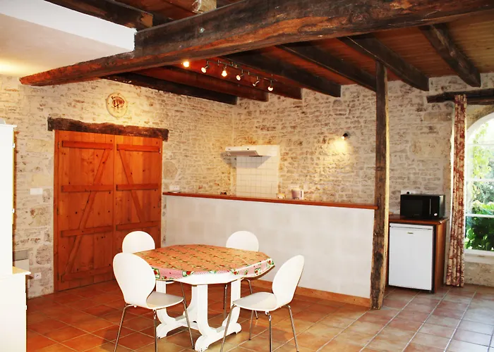 Domaine De La Laigne - * Asnières-la-Giraud