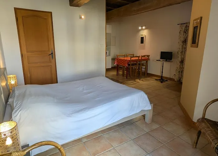 Domaine De La Laigne - * Asnières-la-Giraud